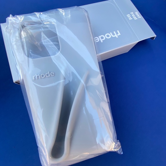 Rhode LIP CASE brand new with tags
Case Only
Quantity: 1
IPHONE 15 PRO MAX - Picture 4 of 5